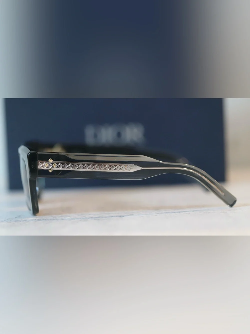 Dior Men’s CD Diamond S1I Light Green Frame/Blue Lens Sunglasses (New)